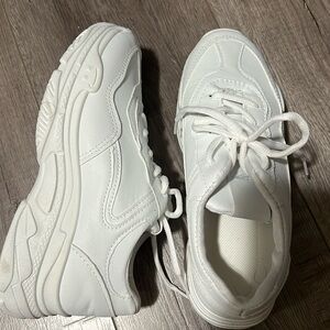 White chunky women sneaker